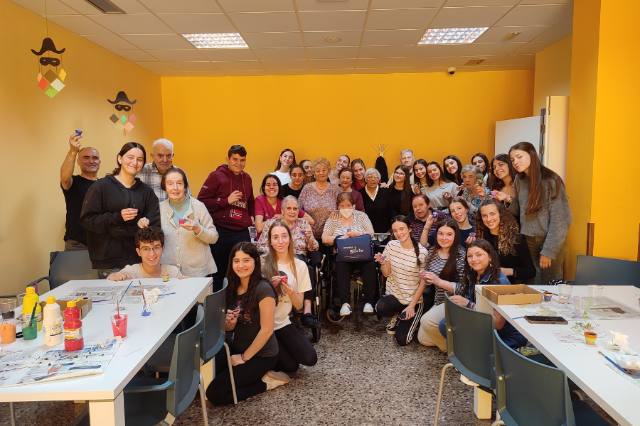 La residencia Santa BÃ¡rbara organiza un encuentro intergeneracional con alumnos del IES Valdespartera